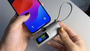 PowerNano 5000をスマートフォンへ直接挿して充電