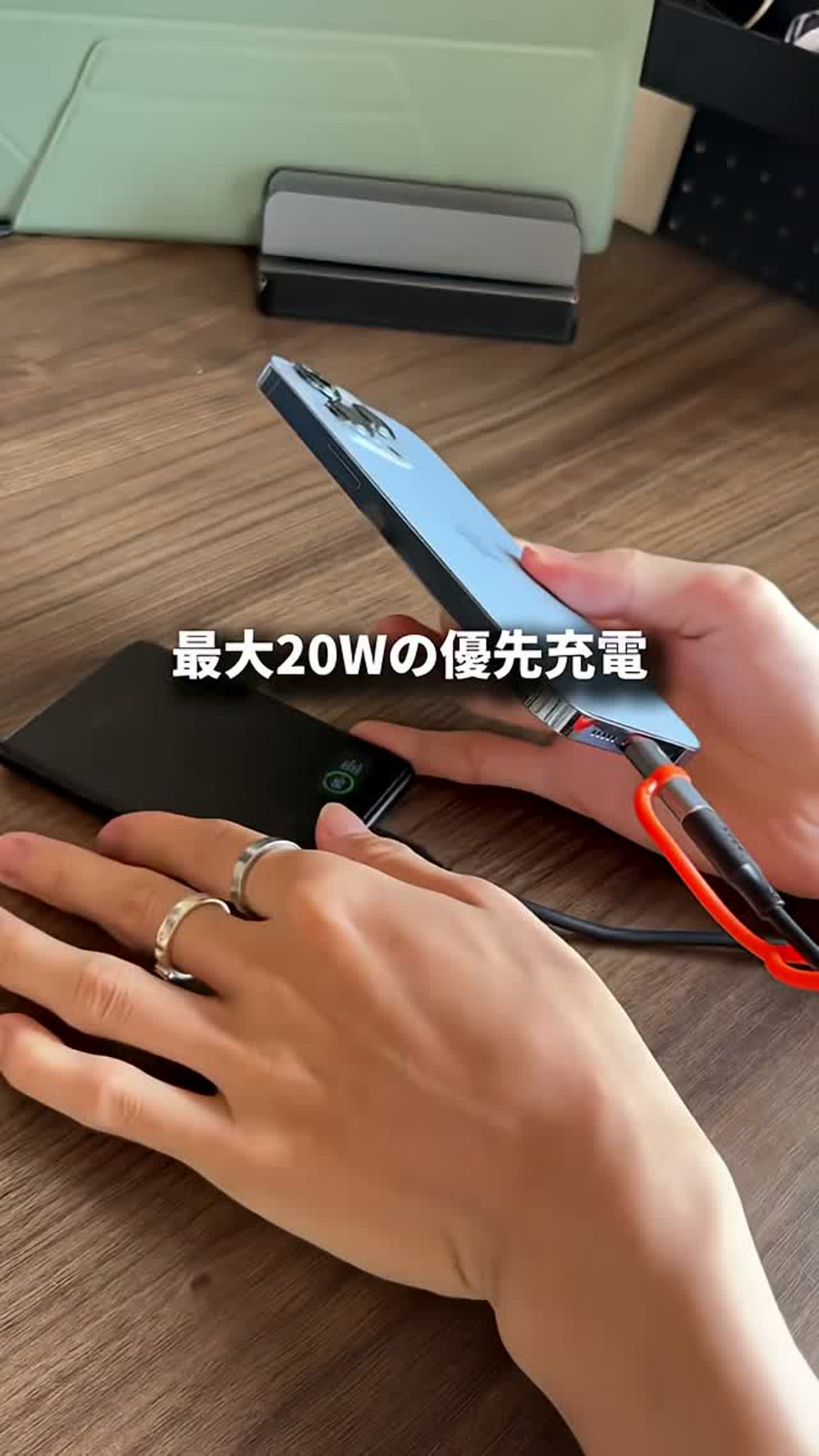 MATECH MagOn Prime 5000の有線充電の様子