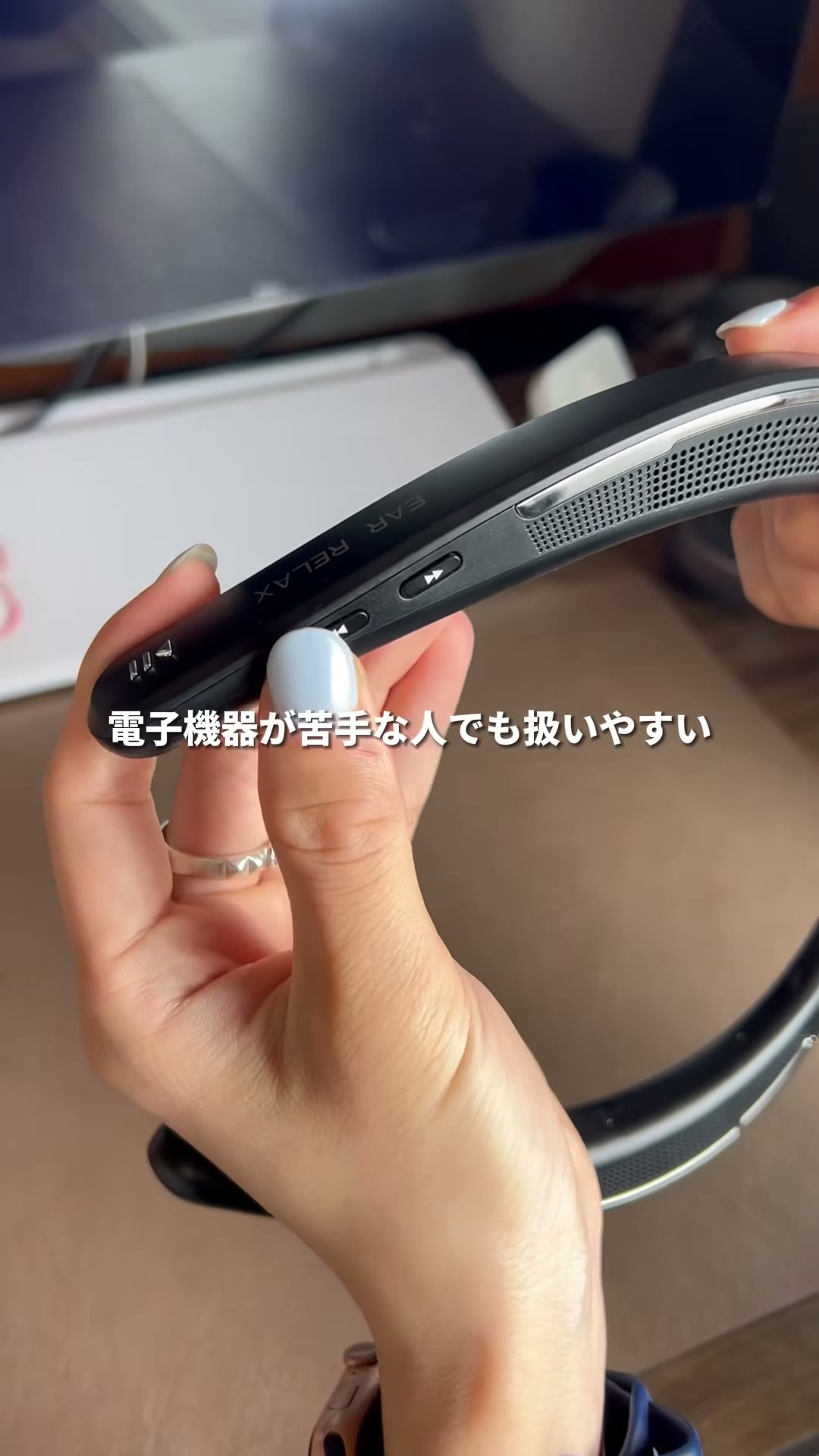 mongeese ネックスピーカーのボタン周り