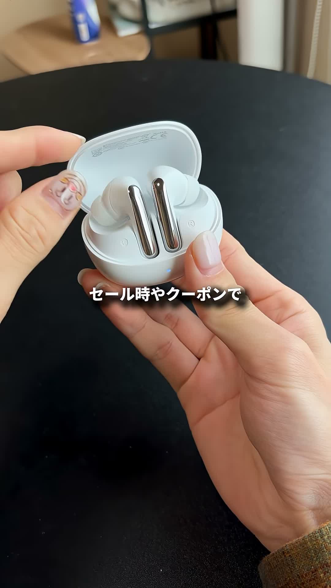 QCY MeloBuds N60のケースを開けたところ